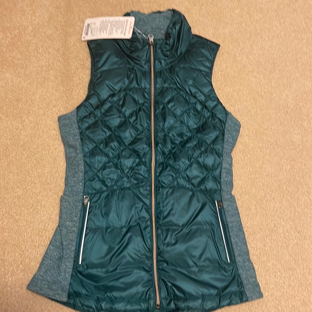 Lululemon Down for a Run Vest size 6 forage teal